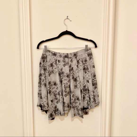 Black and White Edgy Skirt - Picture 4 of 5